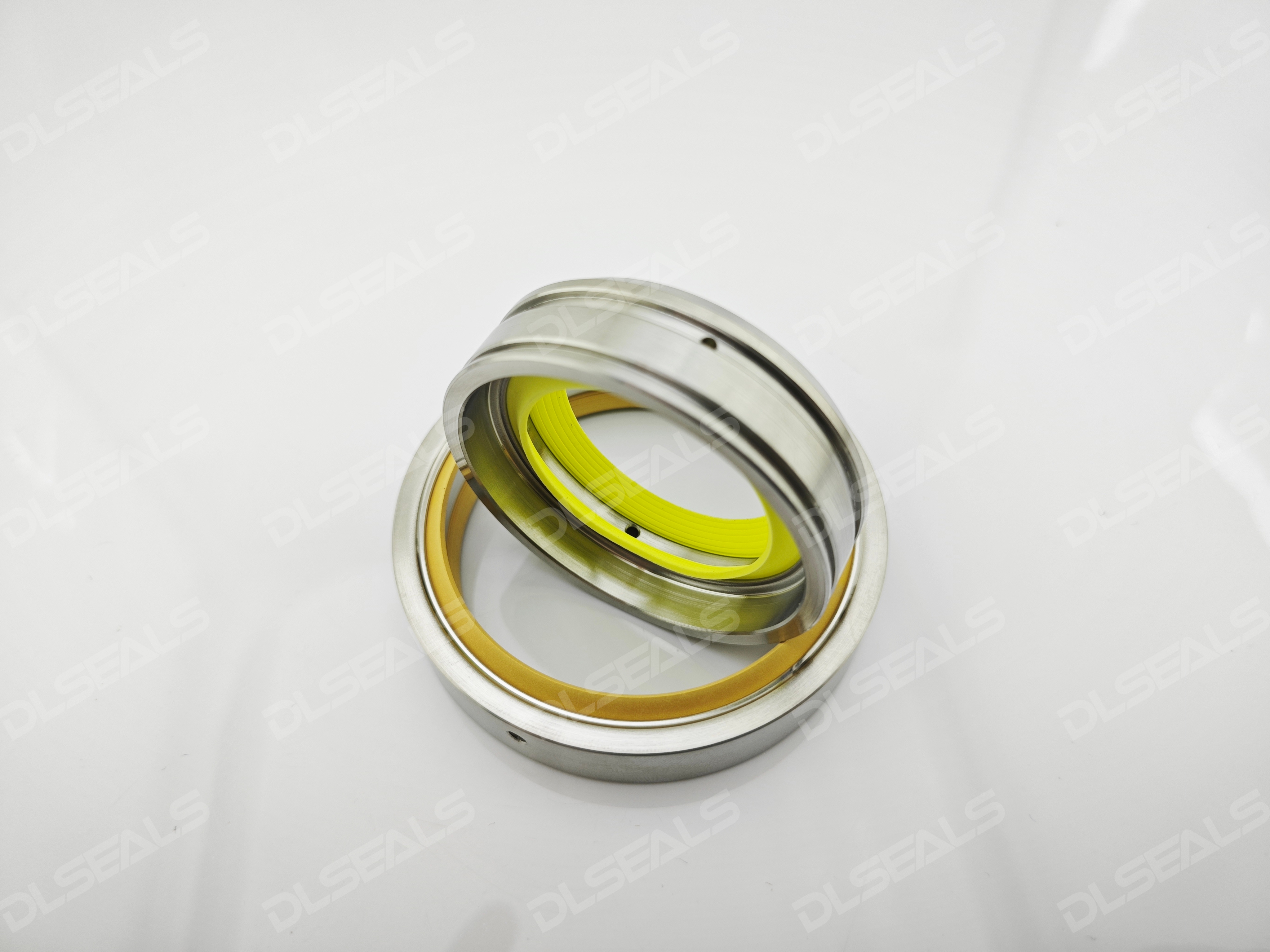 Rotary oil seal